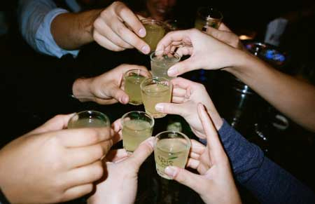 Thường xuyên “nhậu nhẹt” thời sinh viên, cơ hội việc làm sẽ như thế nào?