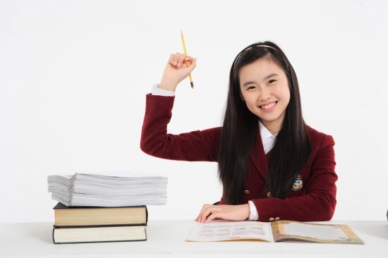 Việc đánh giá trình độ của học sinh dựa vào những cơ sở nào?