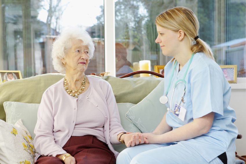 Điều dưỡng viên Việt Nam kiếm tiền ở nước ngoài có dễ dàng?