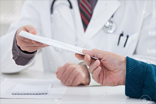 Hiện tượng “phong bì” có được thuyên giảm khi tăng lương ở ngành y?