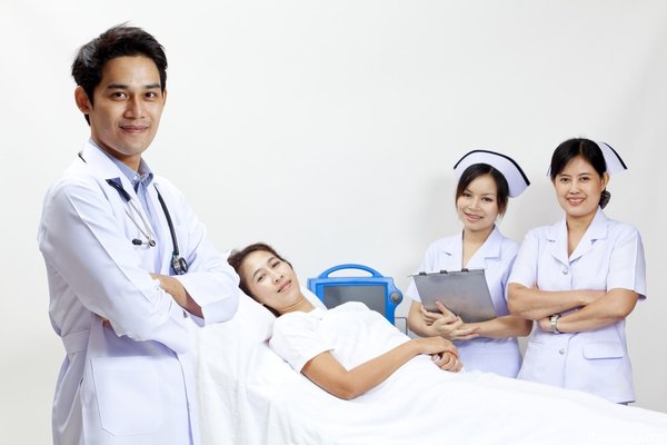 Thực hiện giỏi công tác chuyên môn là đủ đối với bác sĩ?