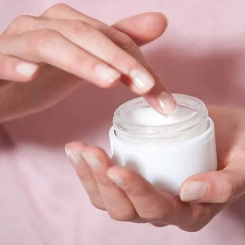 KEM TRỘN VÀ VẤN NẠN CORTICOID: “THẦN DƯỢC” CẤP TỐC HAY “BẢN ÁN” CHO LÀN DA